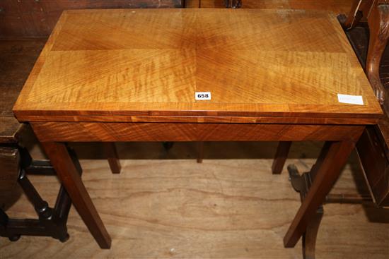 Early 20th Century rectangular walnut veneered card table